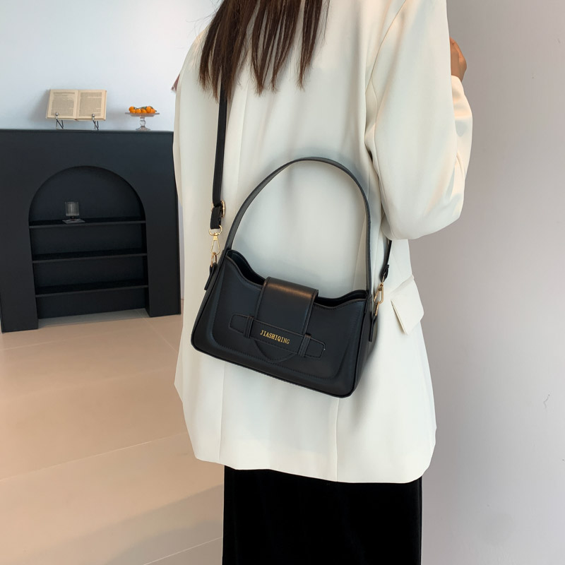 Women's Pu Leather Solid Color Streetwear Square Zipper Shoulder Bag Underarm Bag display picture 1