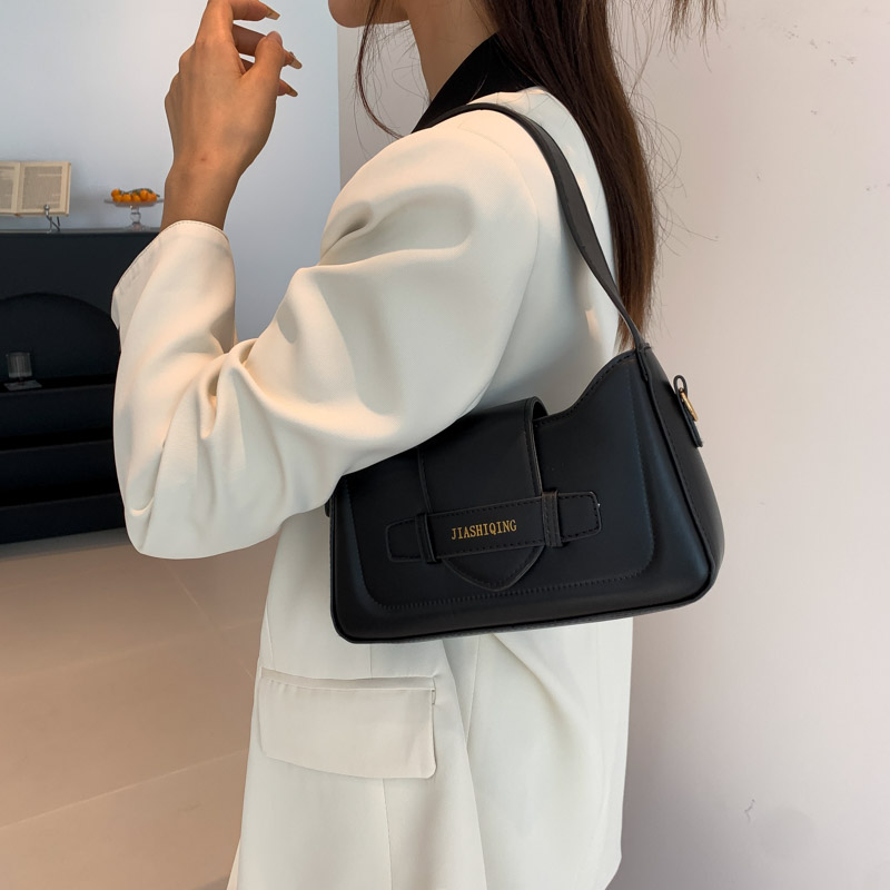 Women's Pu Leather Solid Color Streetwear Square Zipper Shoulder Bag Underarm Bag display picture 3