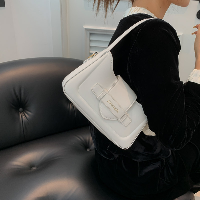 Women's Pu Leather Solid Color Streetwear Square Zipper Shoulder Bag Underarm Bag display picture 5