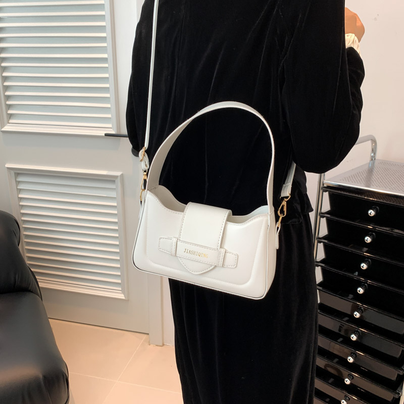 Women's Pu Leather Solid Color Streetwear Square Zipper Shoulder Bag Underarm Bag display picture 8
