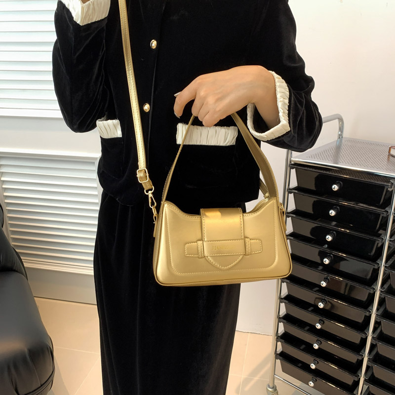 Women's Pu Leather Solid Color Streetwear Square Zipper Shoulder Bag Underarm Bag display picture 13