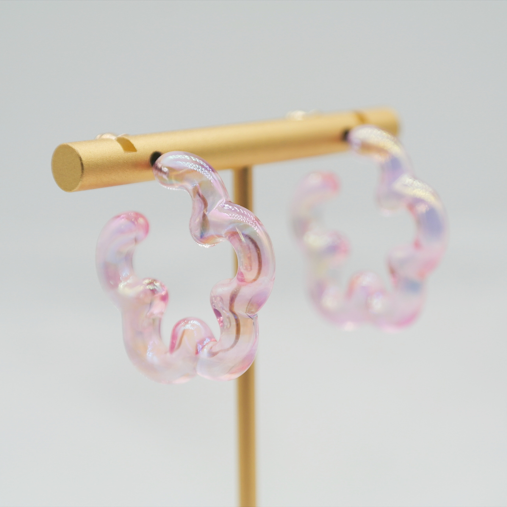 1 Pair Sweet Flower Hollow Out Arylic Ear Studs display picture 3
