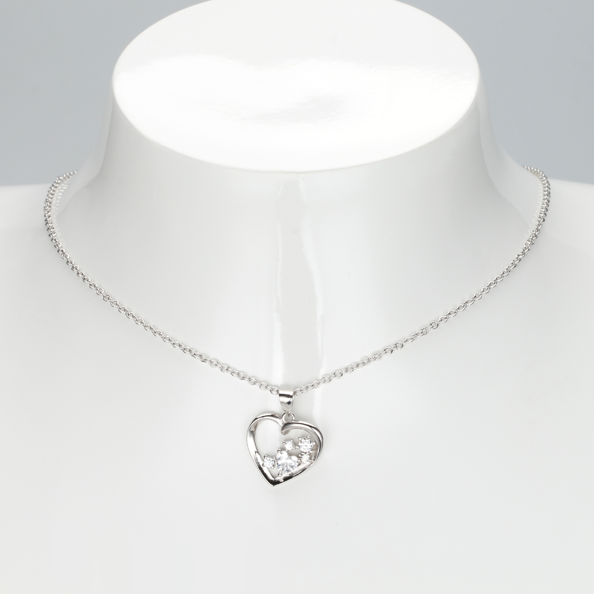 Simple Style Heart Shape Sterling Silver Inlay Rhinestones Pendant Necklace display picture 3