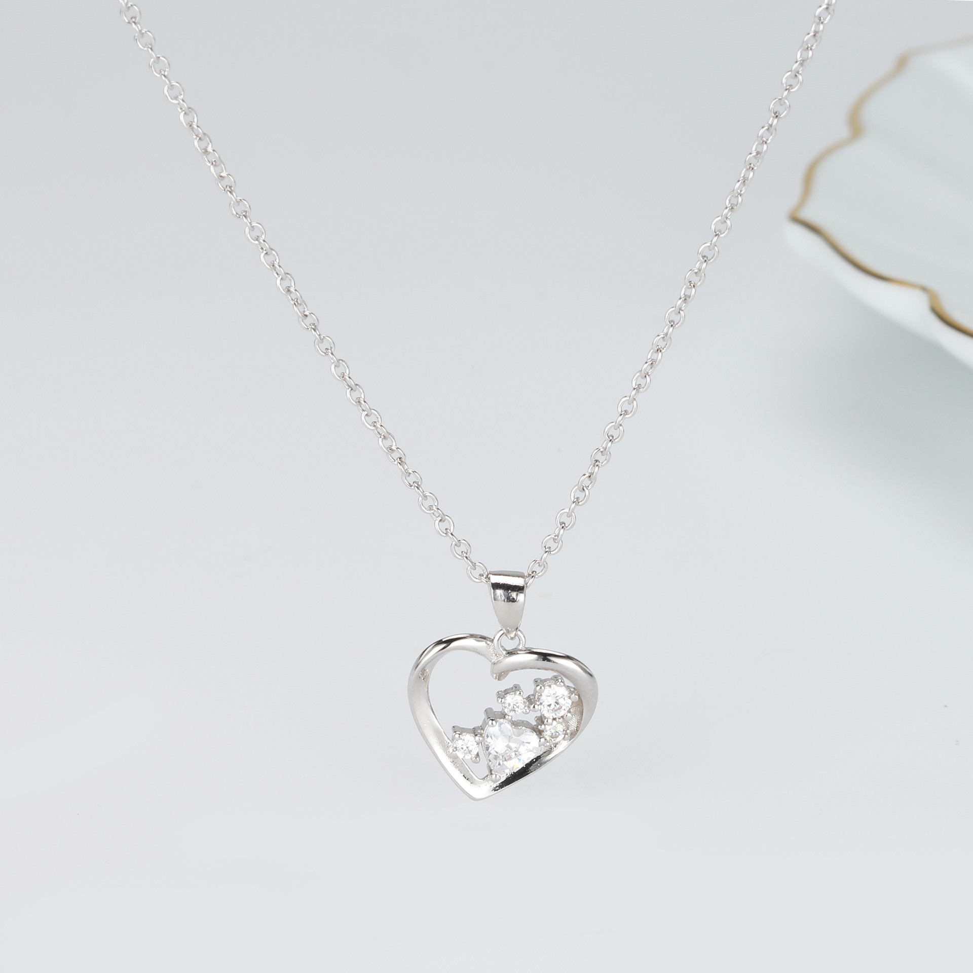 Simple Style Heart Shape Sterling Silver Inlay Rhinestones Pendant Necklace display picture 5