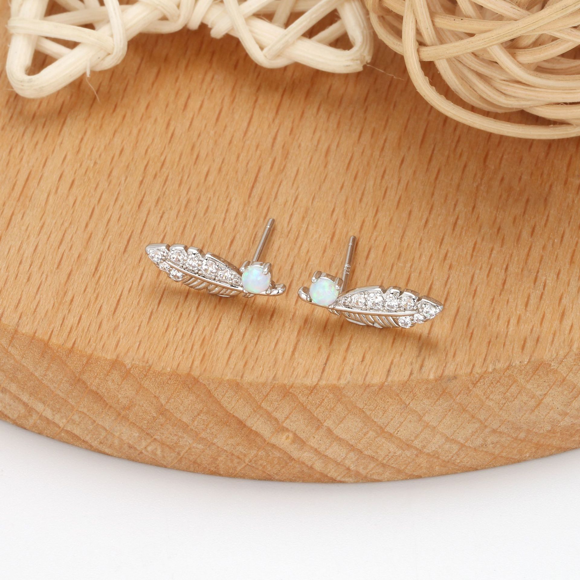 1 Pair Simple Style Classic Style Feather Inlay Sterling Silver Rhinestones Ear Studs display picture 6