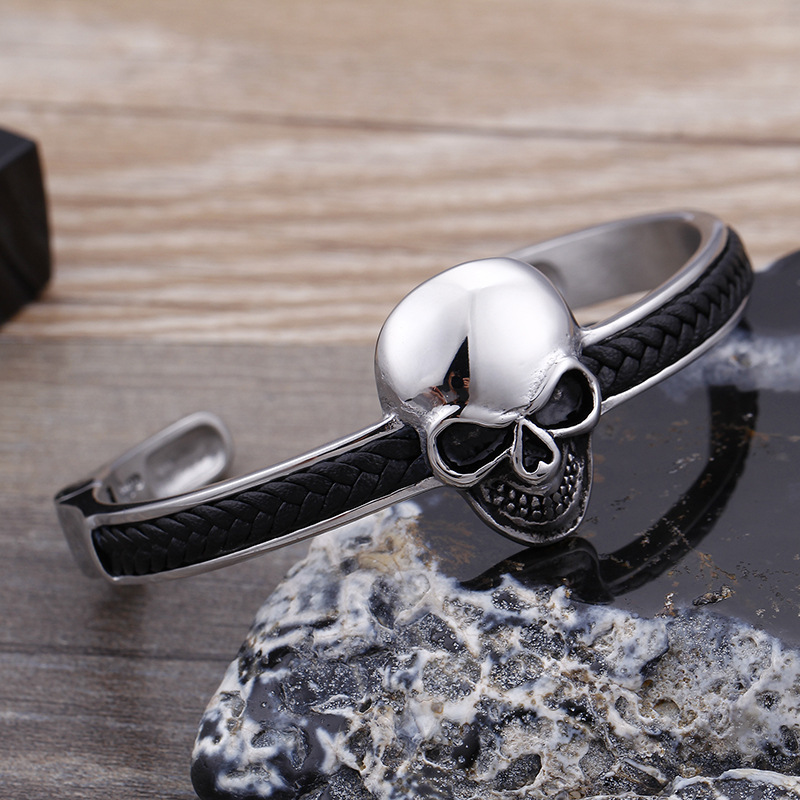 Vintage Style Skull Titanium Steel Men's Bangle display picture 1