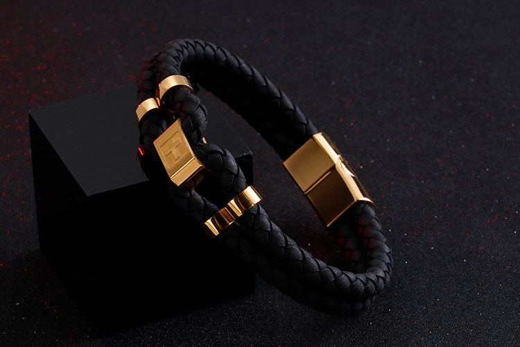 Simple Style Commute Color Block Stainless Steel Pu Leather Braid 18K Gold Plated Women's Bracelets display picture 2