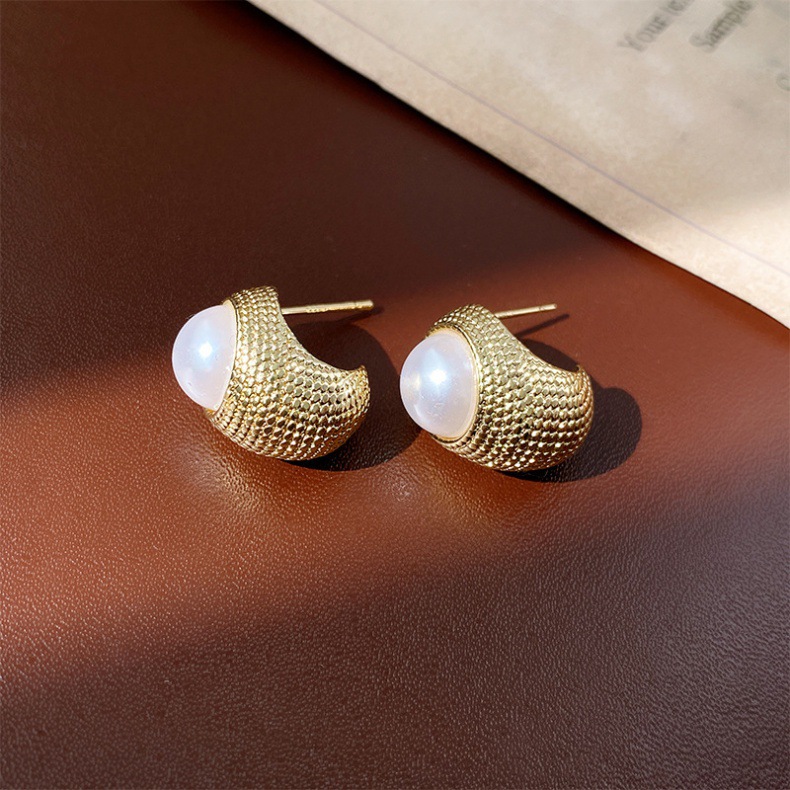 1 Pair Retro Round Plating Imitation Pearl Ear Studs display picture 2