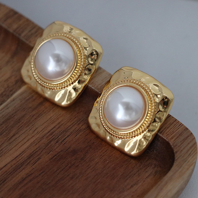 1 Pair Retro Square Plating Alloy Ear Studs display picture 1