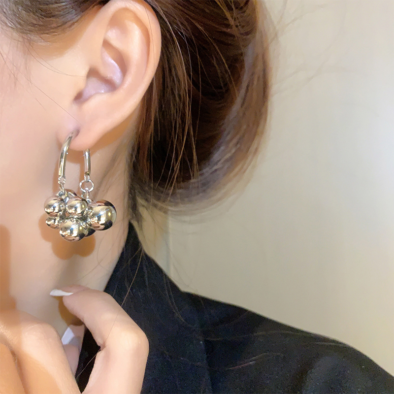 1 Pair Elegant Simple Style Grape Alloy Drop Earrings display picture 2