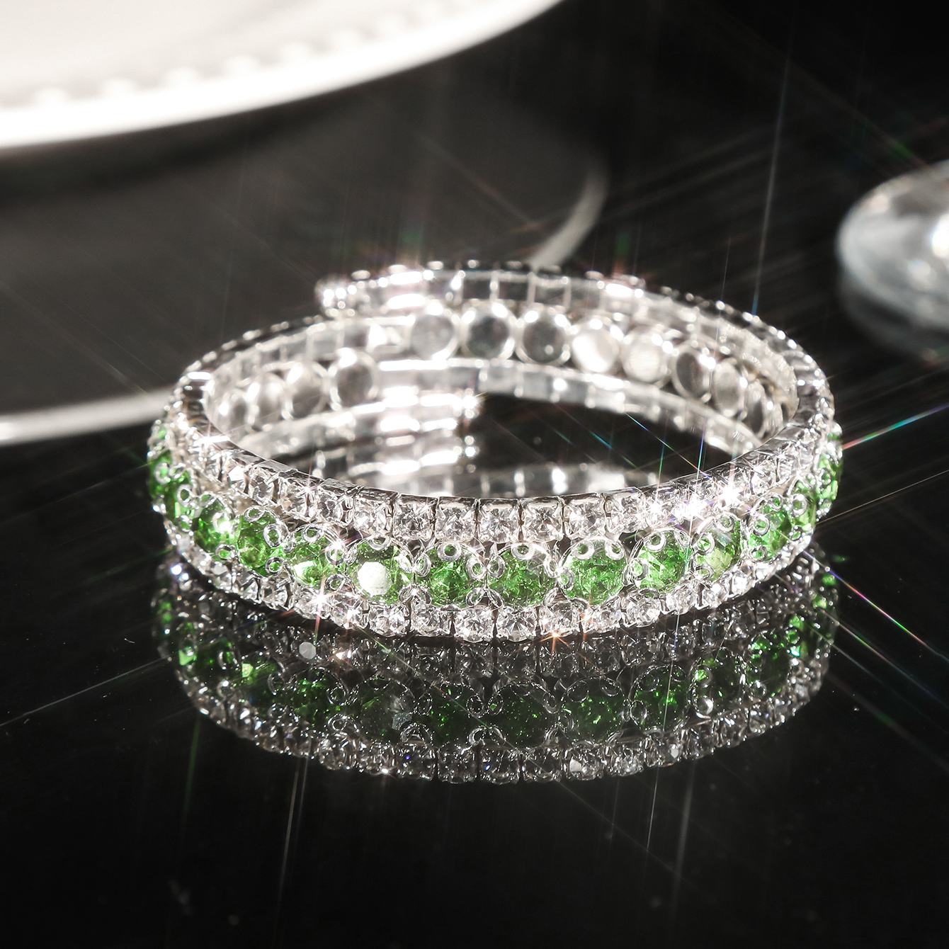 Elegante Brillante Geométrico Aleación Enchapado Embutido Diamantes De Imitación Mujeres Brazalete display picture 4
