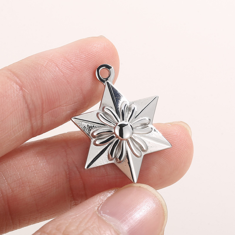 Simple Style Star Stainless Steel Jewelry Accessories display picture 4