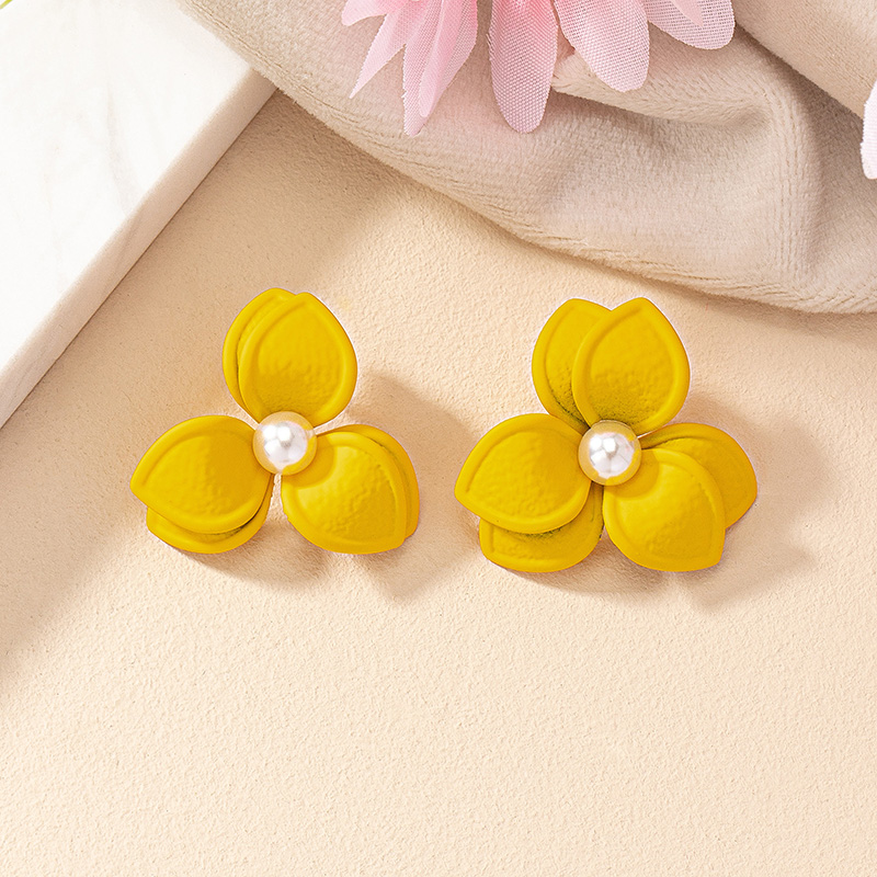 1 Pair Sweet Korean Style Pearl Flower Stoving Varnish Iron Pearl Drop Earrings display picture 3