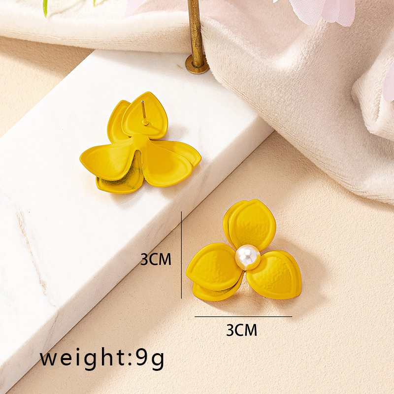1 Pair Sweet Korean Style Pearl Flower Stoving Varnish Iron Pearl Drop Earrings display picture 9