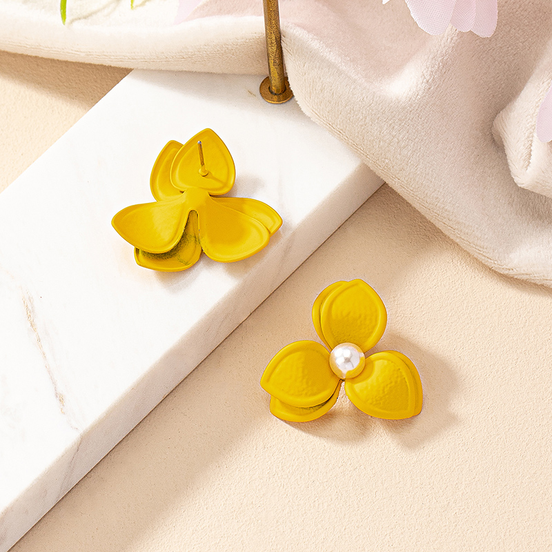 1 Pair Sweet Korean Style Pearl Flower Stoving Varnish Iron Pearl Drop Earrings display picture 13