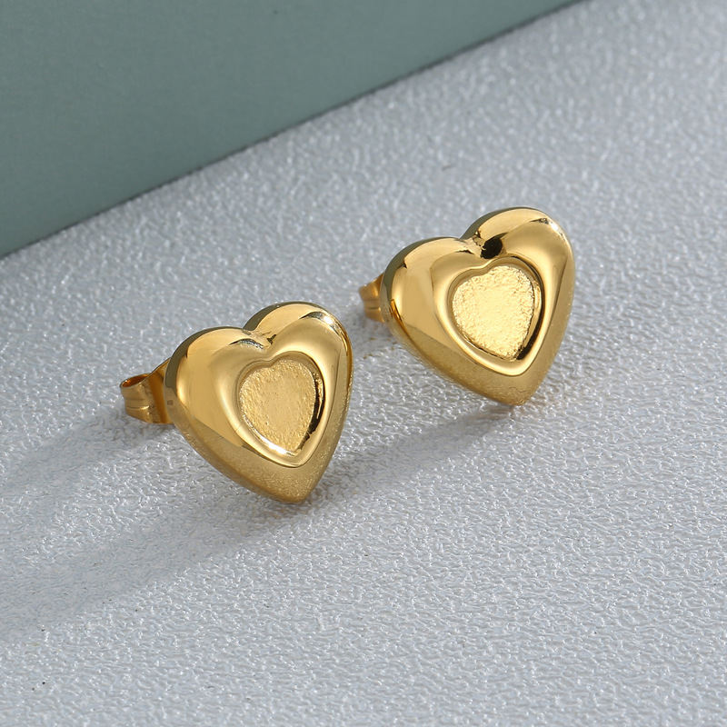 1 Pair Simple Style Heart Shape Plating Stainless Steel 18K Gold Plated Ear Studs display picture 3