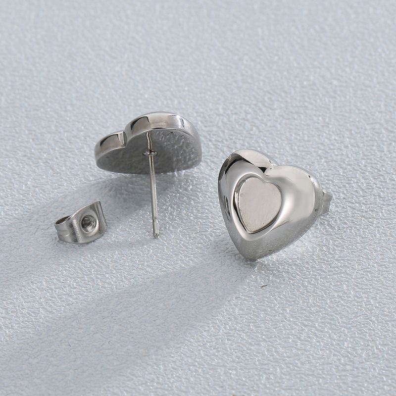 1 Pair Simple Style Heart Shape Plating Stainless Steel 18K Gold Plated Ear Studs display picture 5