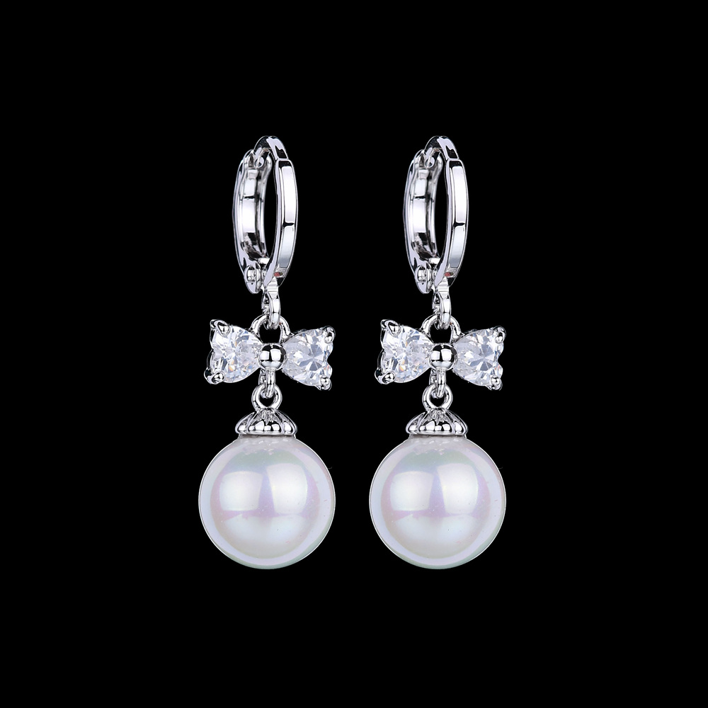 1 Par Elegante Lindo Estilo Simple Ronda Nudo De Lazo Pulido Enchapado Embutido Cobre Aleación De Cobre Perlas Artificiales Circón Blanco Oro Plateado Pendientes De Gota display picture 1