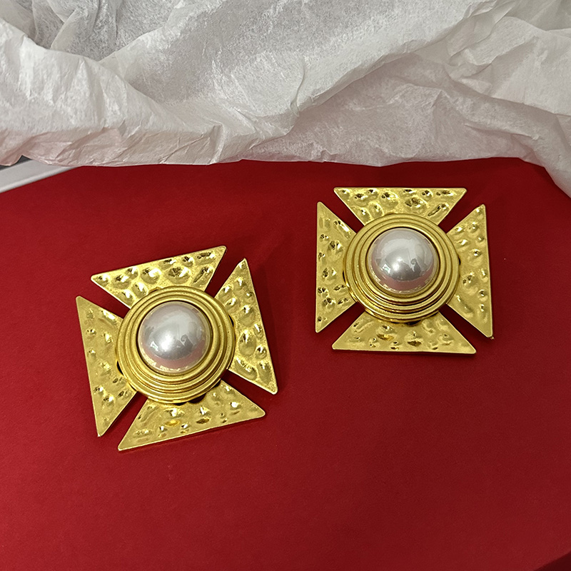 1 Paar Retro Französische Art Quadrat Inlay Legierung Künstliche Perlen Ohrstecker display picture 16