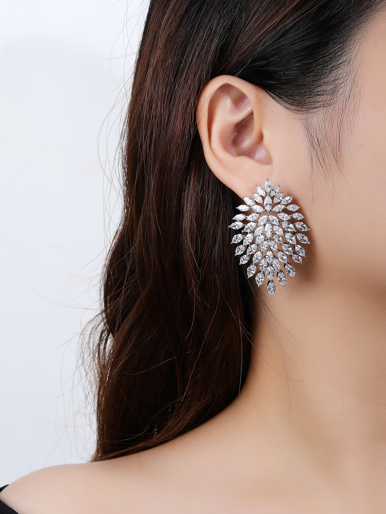 1 Pair Elegant Glam Luxurious Geometric Tassel Plating Inlay Copper Zircon Earrings display picture 1
