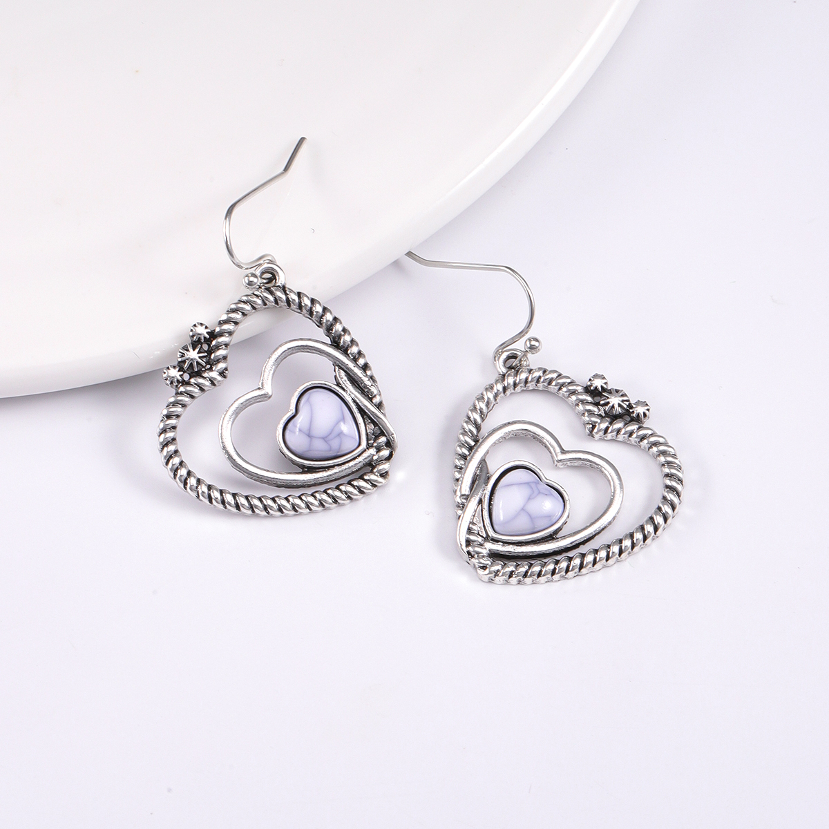 1 Pair Elegant Vintage Style Heart Shape Inlay Alloy Natural Stone Drop Earrings display picture 3