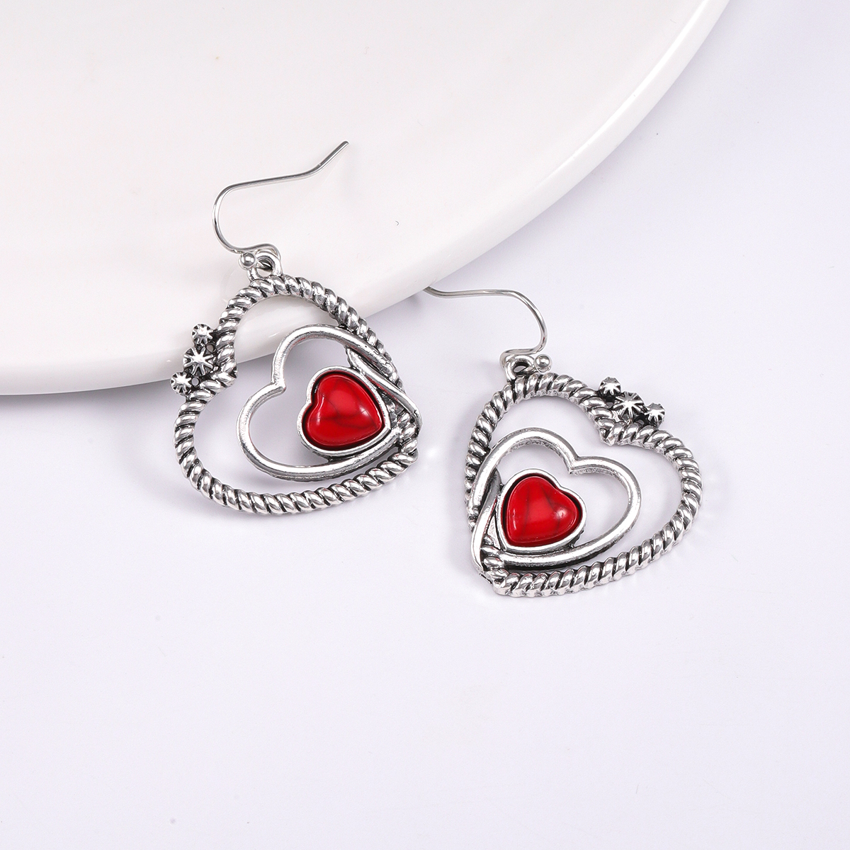 1 Pair Elegant Vintage Style Heart Shape Inlay Alloy Natural Stone Drop Earrings display picture 4
