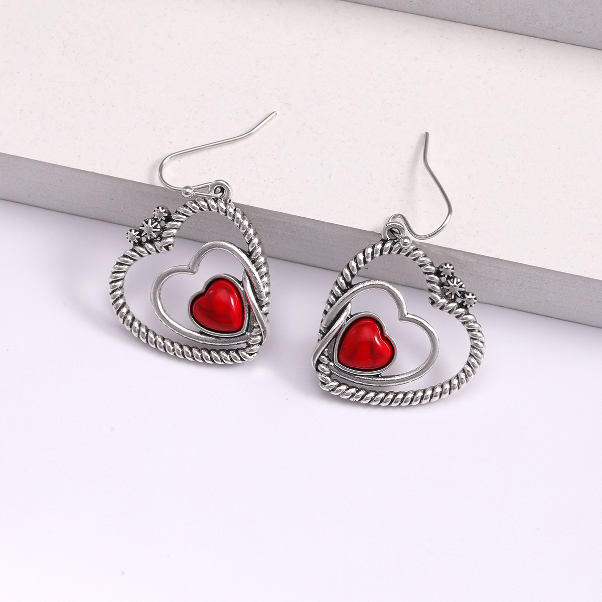 1 Pair Elegant Vintage Style Heart Shape Inlay Alloy Natural Stone Drop Earrings display picture 7