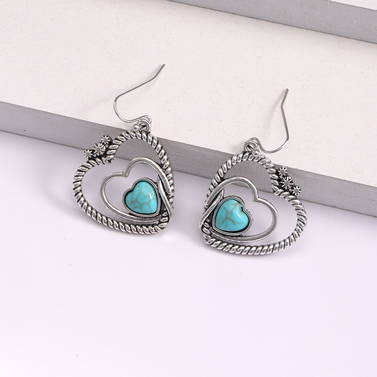 1 Pair Elegant Vintage Style Heart Shape Inlay Alloy Natural Stone Drop Earrings display picture 9