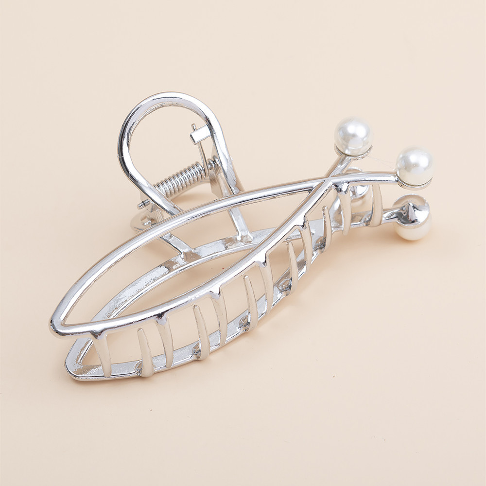 Women's Classic Style Solid Color Metal Plating Hair Claws display picture 5