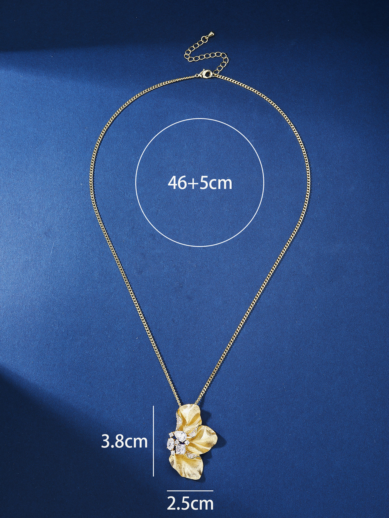 Elegant Original Design Simple Style Flower Petal Copper Plating Inlay Zircon 18k Gold Plated Pendant Necklace display picture 4