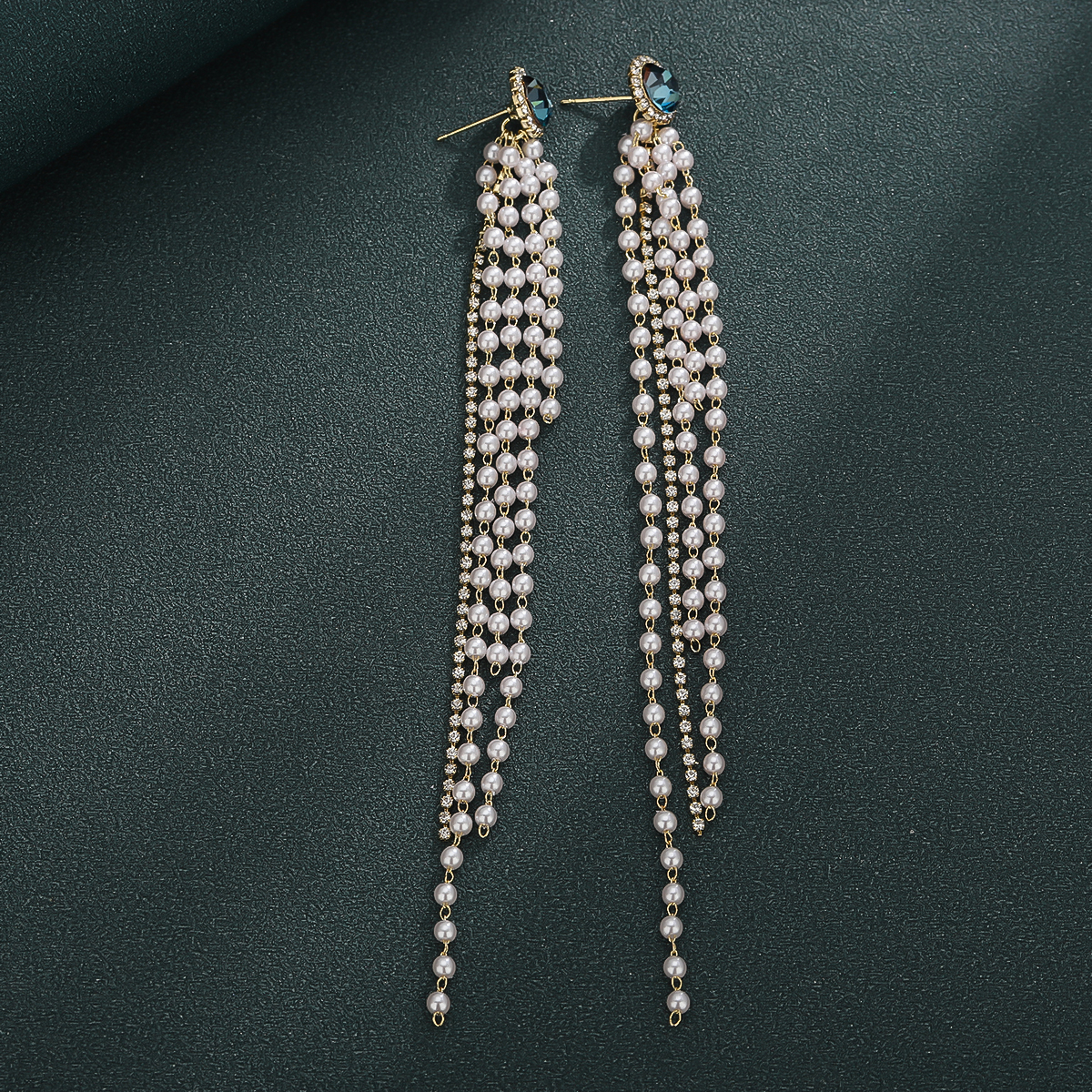 1 Pair Simple Style Round Tassel Pearl Inlay Copper Zircon Drop Earrings display picture 5