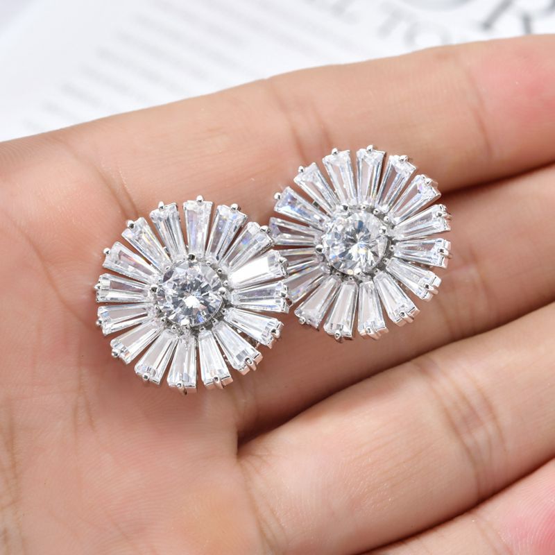 1 Pair Sweet Shiny Flower Plating Inlay Copper Zircon White Gold Plated Ear Cuffs Ear Studs display picture 1
