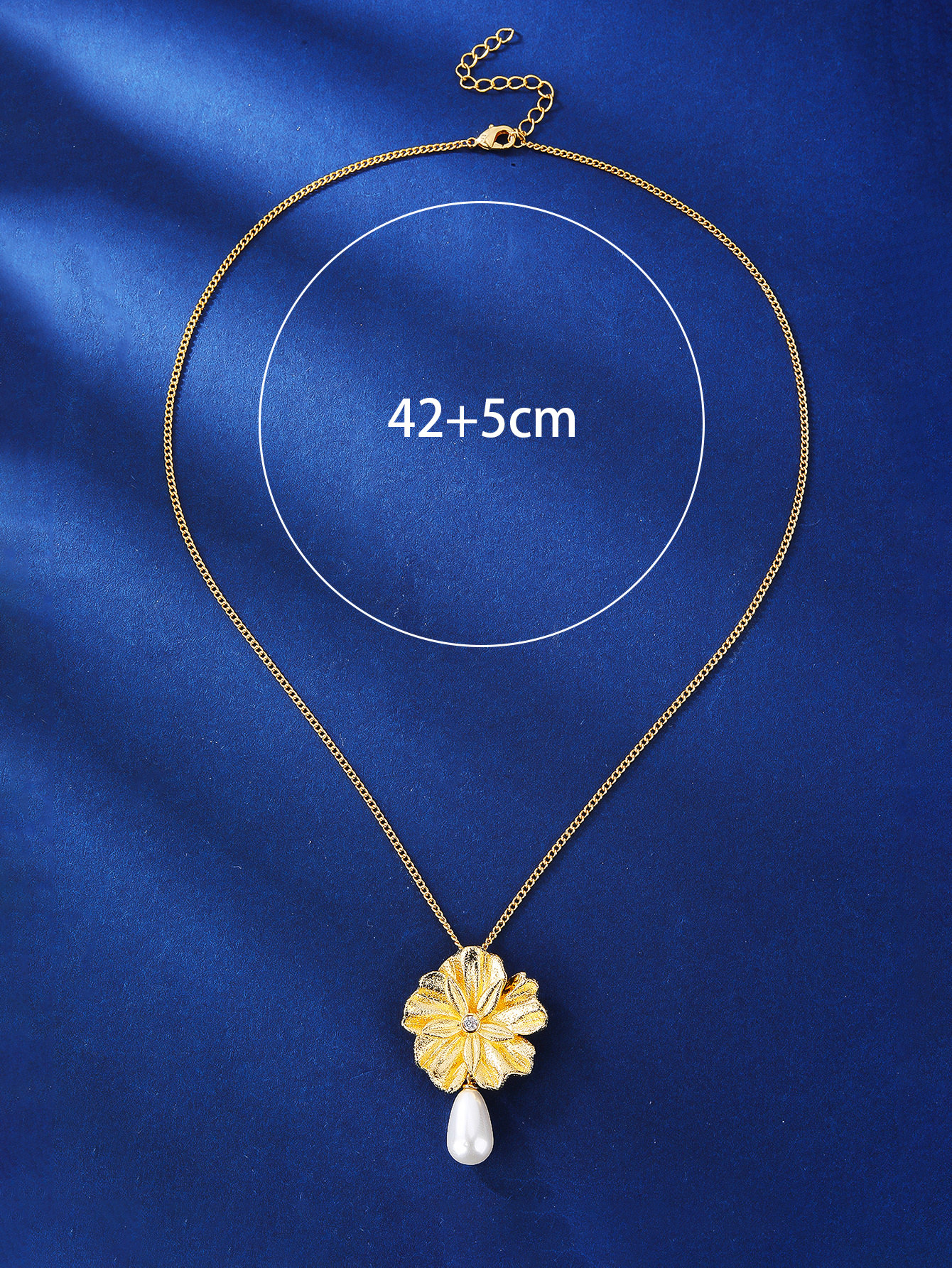 Simple Style Flower Copper Plating Inlay Artificial Pearls Zircon 18k Gold Plated Rose Gold Plated Pendant Necklace display picture 4
