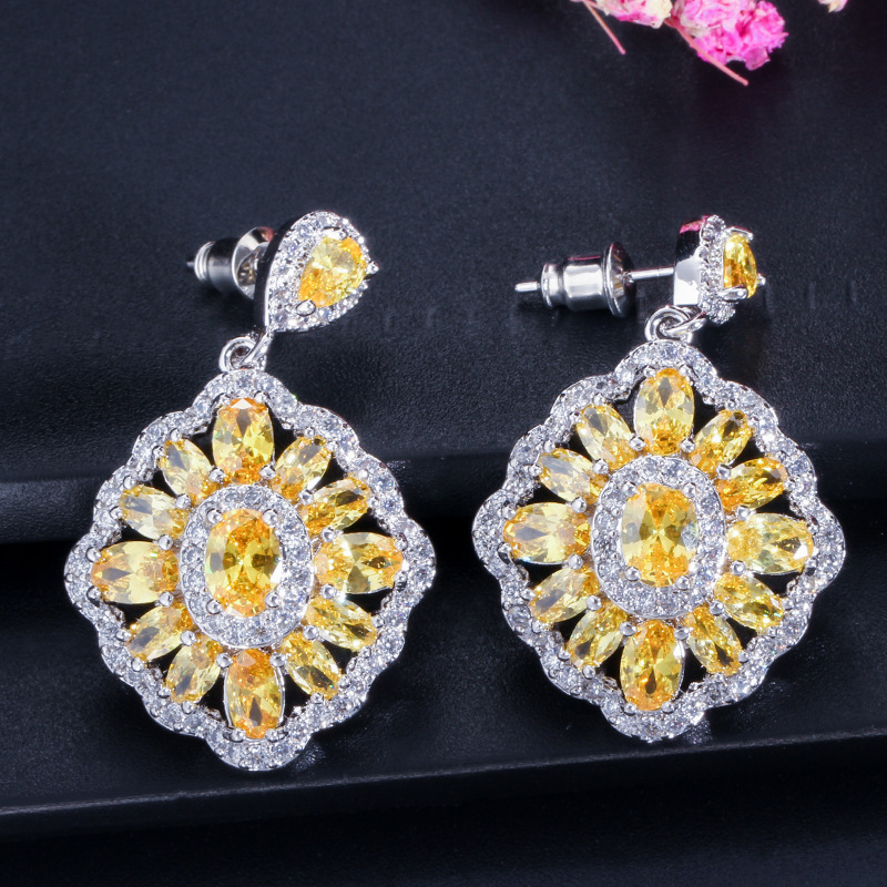 1 Pair Romantic Commute Rhombus Plating Inlay Copper Zircon Rhodium Plated Silver Plated Drop Earrings display picture 9