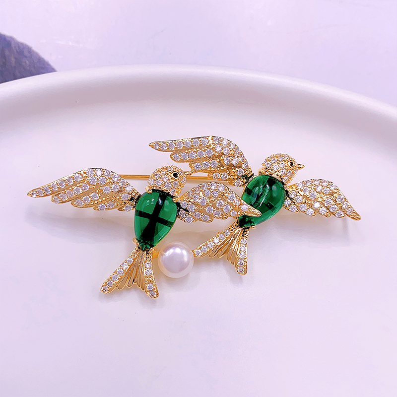 Elegant Luxurious Animal Brass Inlay Artificial Pearls Zircon Women's Brooches 1 Piece display picture 1