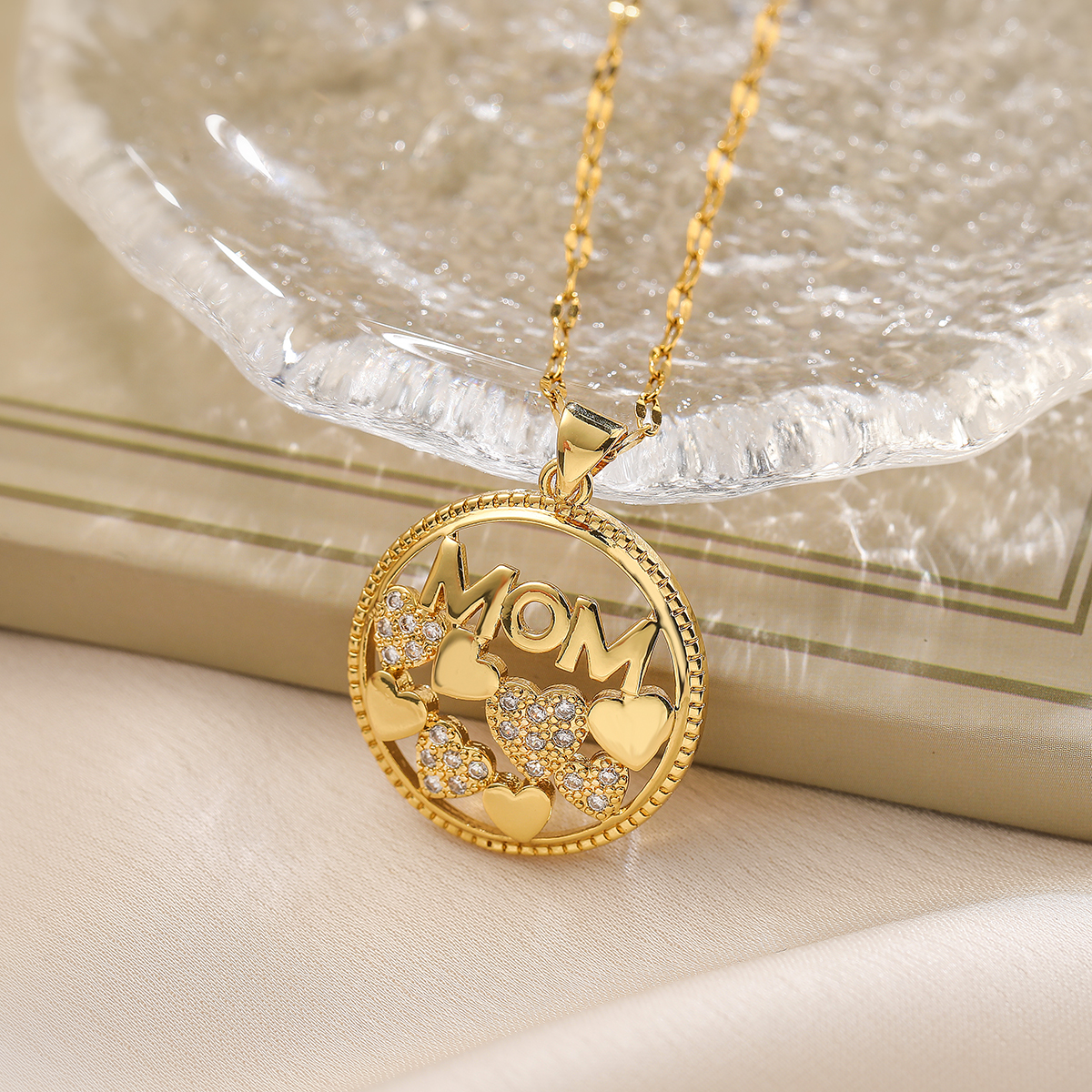 Simple Style Commute Letter Copper Plating Inlay Zircon 18k Gold Plated Pendant Necklace display picture 3