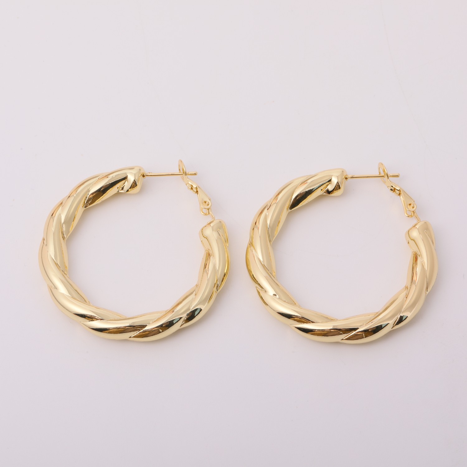 1 Pair Simple Style Round Plating 201 Stainless Steel 304 Stainless Steel Gold Plated Earrings display picture 4