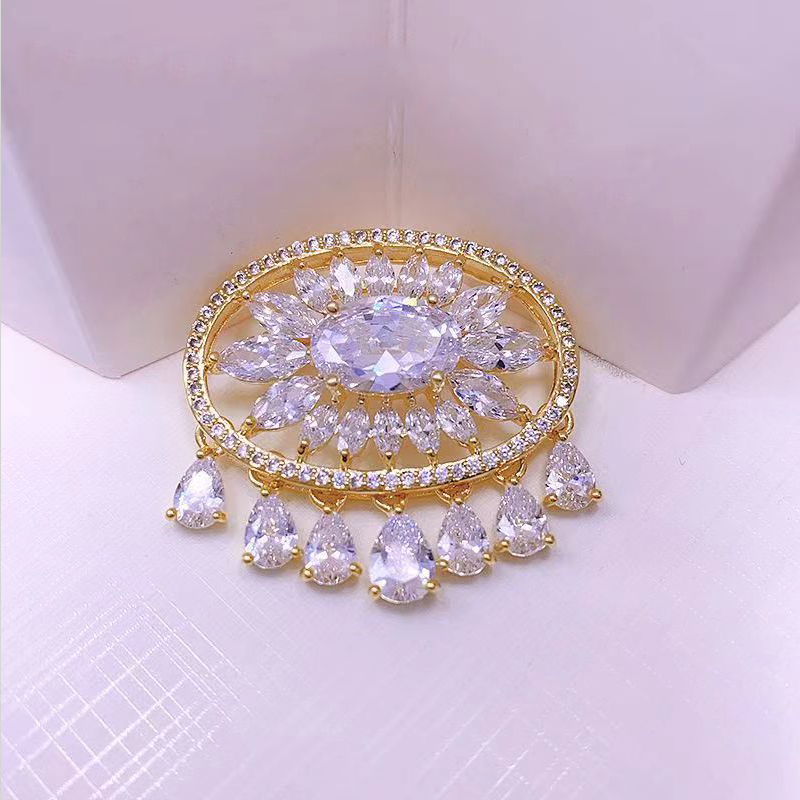 Elegant Glam Luxurious Round Brass Plating Inlay Zircon Women's Brooches 1 Piece display picture 6