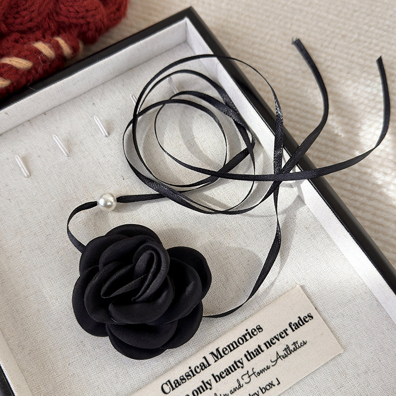 Elegant Modern Style Flower Cloth Halloween Christmas Valentine's Day Women's Necklace display picture 14