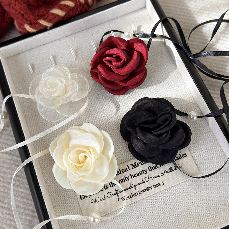 Elegant Modern Style Flower Cloth Halloween Christmas Valentine's Day Women's Necklace display picture 7