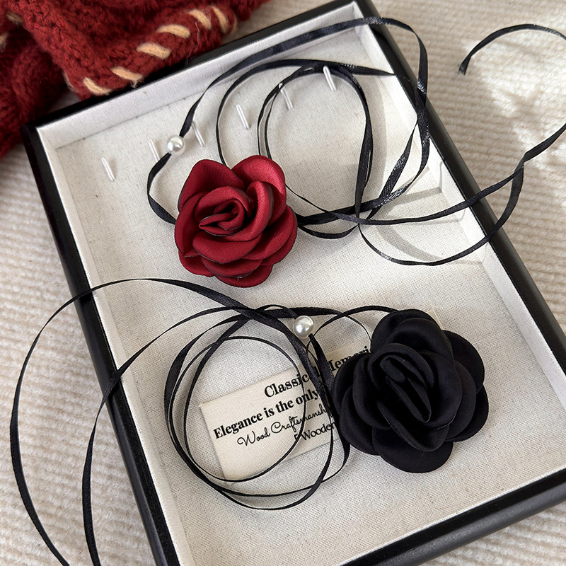 Elegant Modern Style Flower Cloth Halloween Christmas Valentine's Day Women's Necklace display picture 9