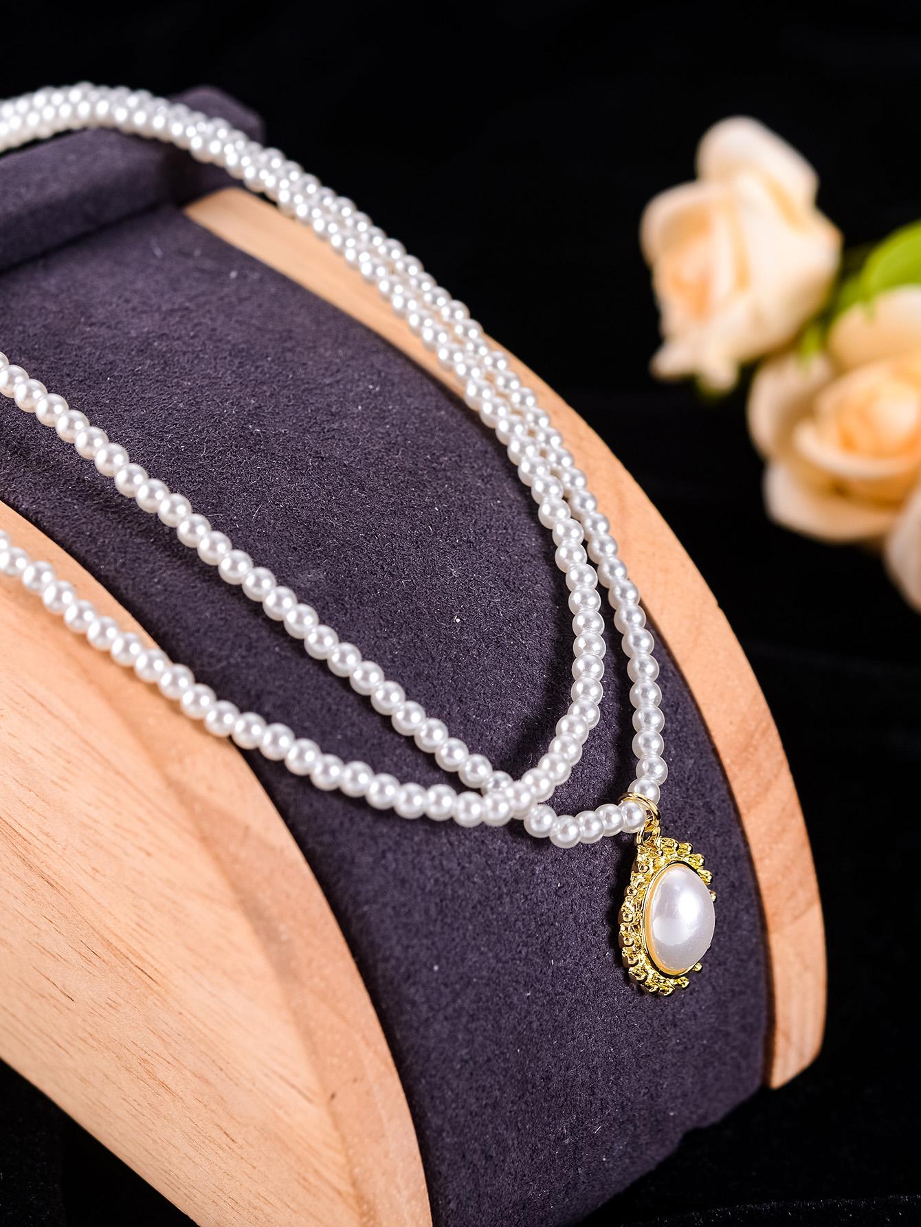 Elegant Geometric Alloy Resin Beaded Women's Pendant Necklace display picture 1