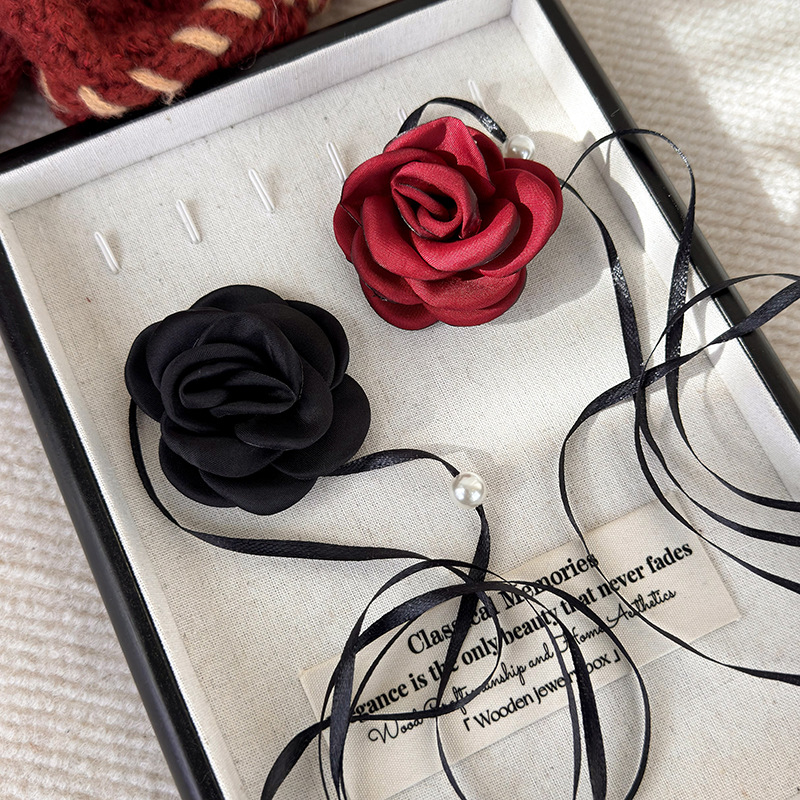 Elegant Modern Style Flower Cloth Halloween Christmas Valentine's Day Women's Necklace display picture 16