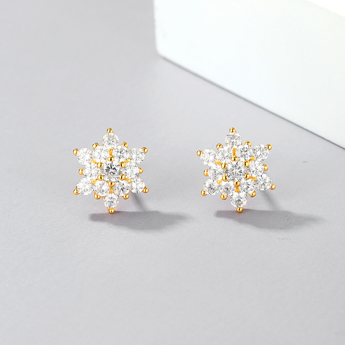 1 Pair Sweet Simple Style Snowflake Inlay Sterling Silver Zircon Ear Studs display picture 3