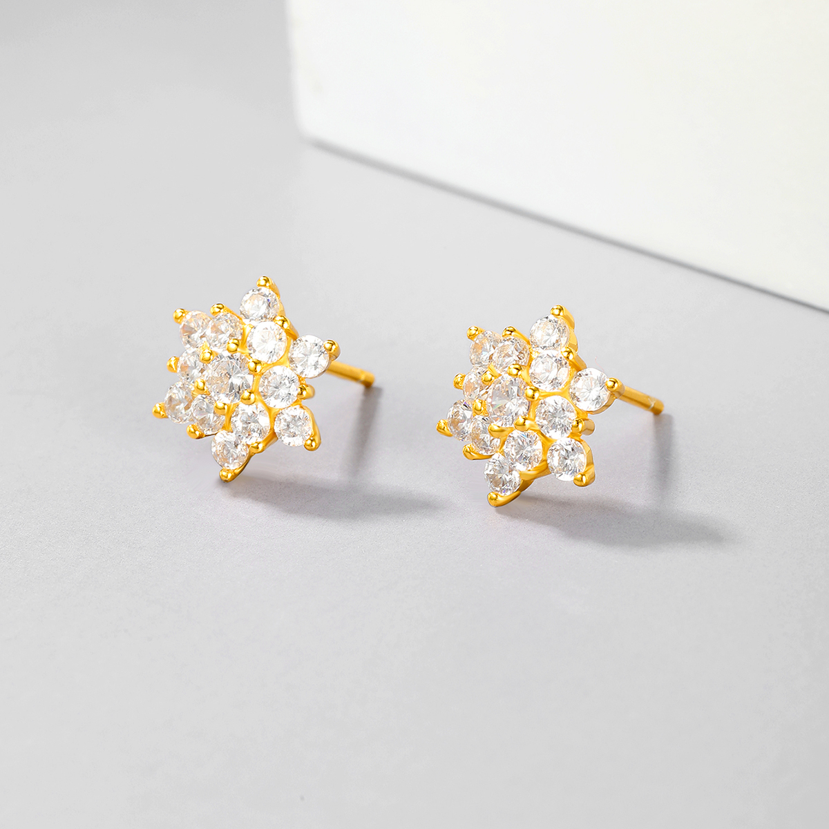 1 Pair Sweet Simple Style Snowflake Inlay Sterling Silver Zircon Ear Studs display picture 2