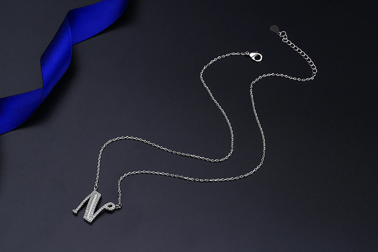 Einfacher Stil Brief Kupfer Inlay Zirkon Halskette Mit Anhänger display picture 1