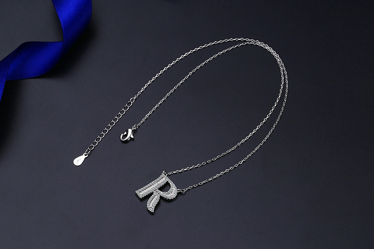 Einfacher Stil Brief Kupfer Inlay Zirkon Halskette Mit Anhänger display picture 2