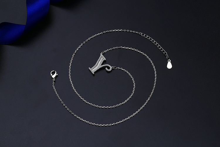Einfacher Stil Brief Kupfer Inlay Zirkon Halskette Mit Anhänger display picture 5