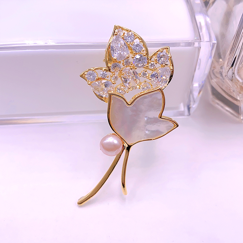 Elegant Glam Leaf Flower Butterfly Brass Plating Inlay Shell Zircon Women's Brooches 1 Piece display picture 7