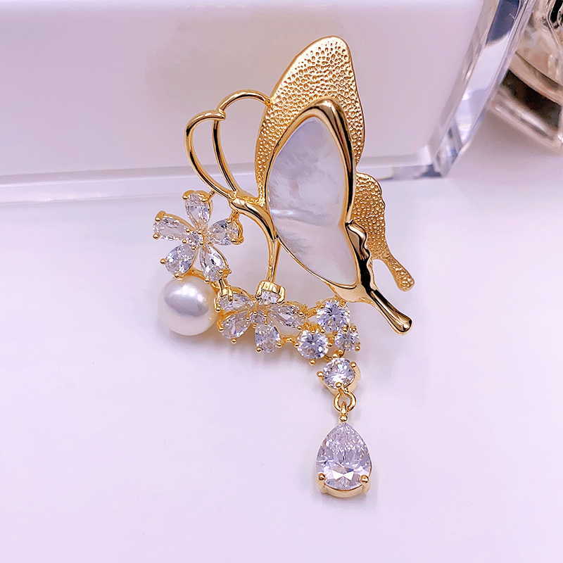 Elegant Glam Leaf Flower Butterfly Brass Plating Inlay Shell Zircon Women's Brooches 1 Piece display picture 8